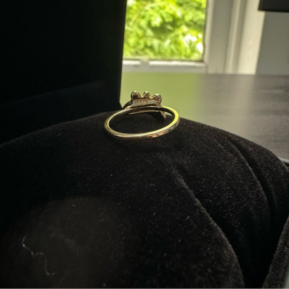 Like New Vintage Gold-Toned Avon Ring Size ~6.5 Enamel Yellow Butterfly - Picture 4 of 5